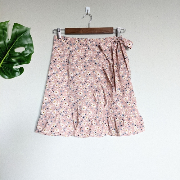 Pink small ditsy floral wrap style ruffle skirt - Picture 6 of 12